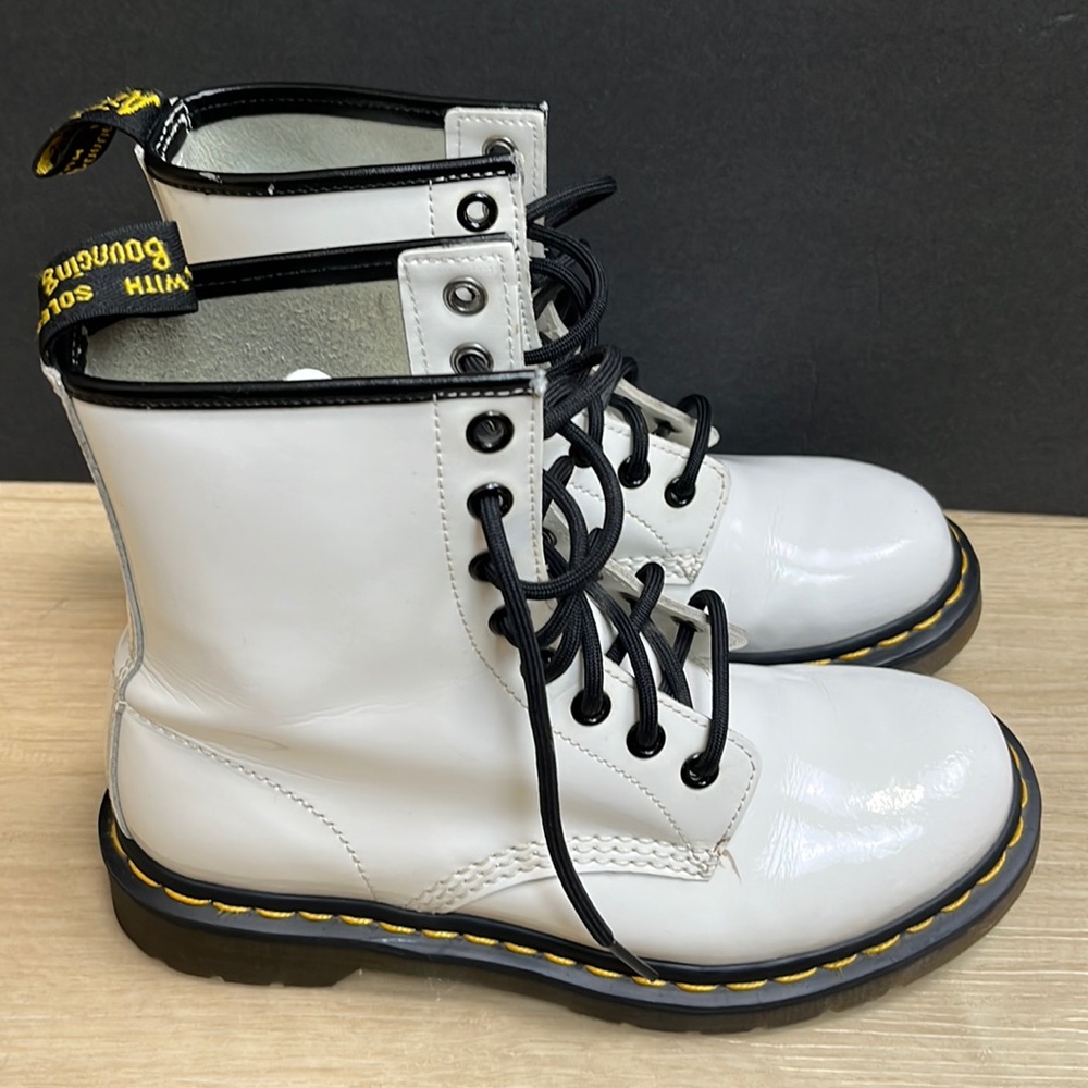 DR MARTENS 1460 WOMEN'S PATENT LEATHER LACE UP BOOTS, SIZE 6 US